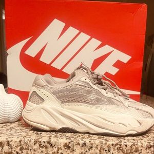 Yeezy Adidas static 700 v2